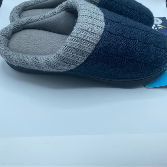 Isotoner Women’s Sweater Becca Slippers Size Small - Picture 5 of 7